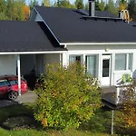 Santa's Cozy Retreat, Near Santa's Village Daire *