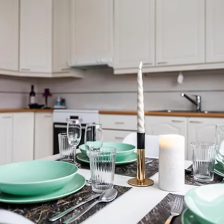 Santa's Cozy Retreat, Near Santa's Village Apartment